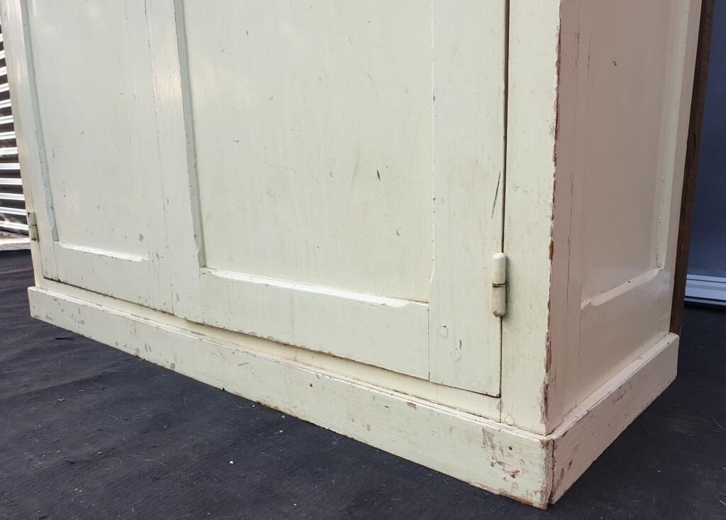 Parisian wall cabinet with locks