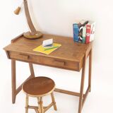 Rattan tripod stool