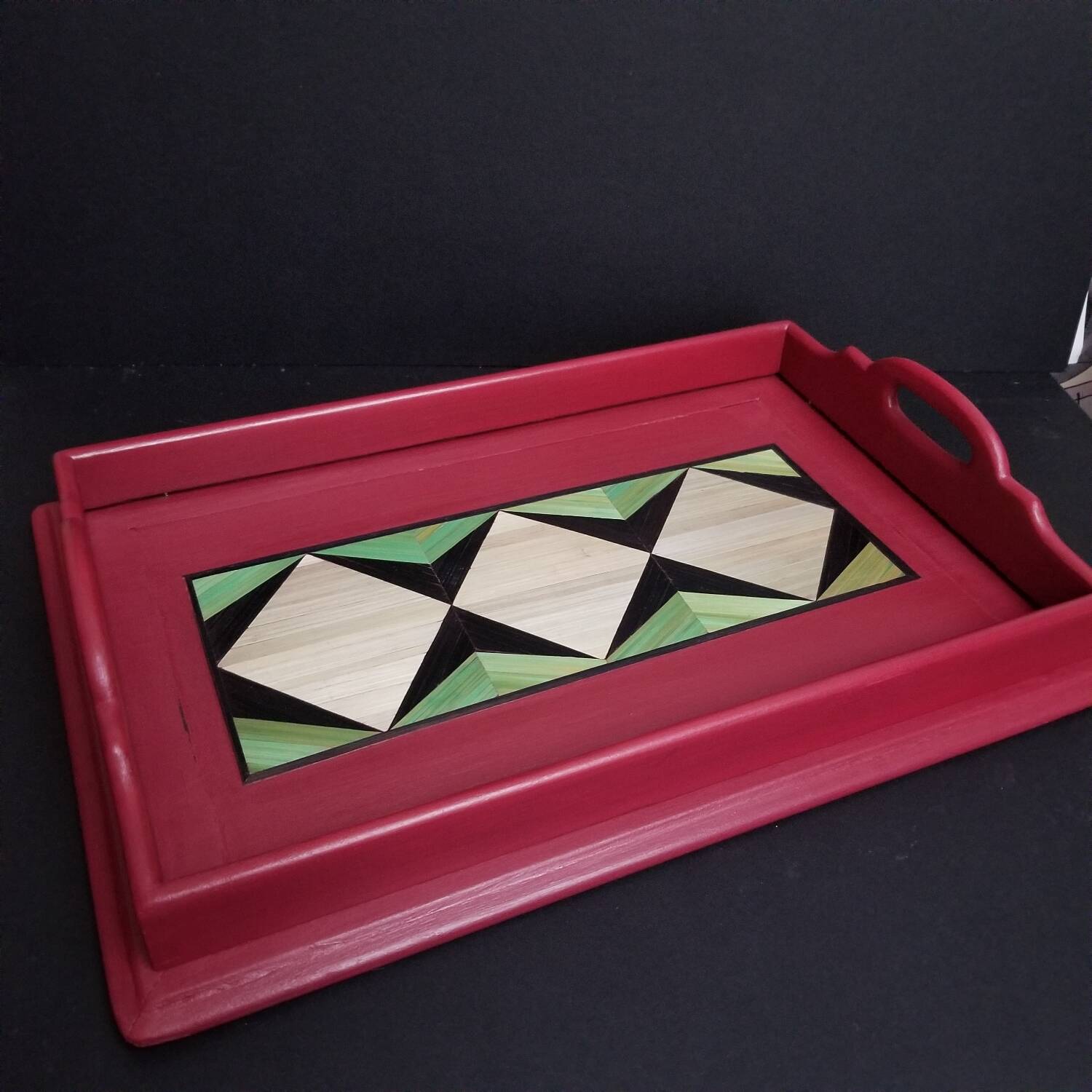 Plateau en bois et Marqueterie de paille. Créatrice française