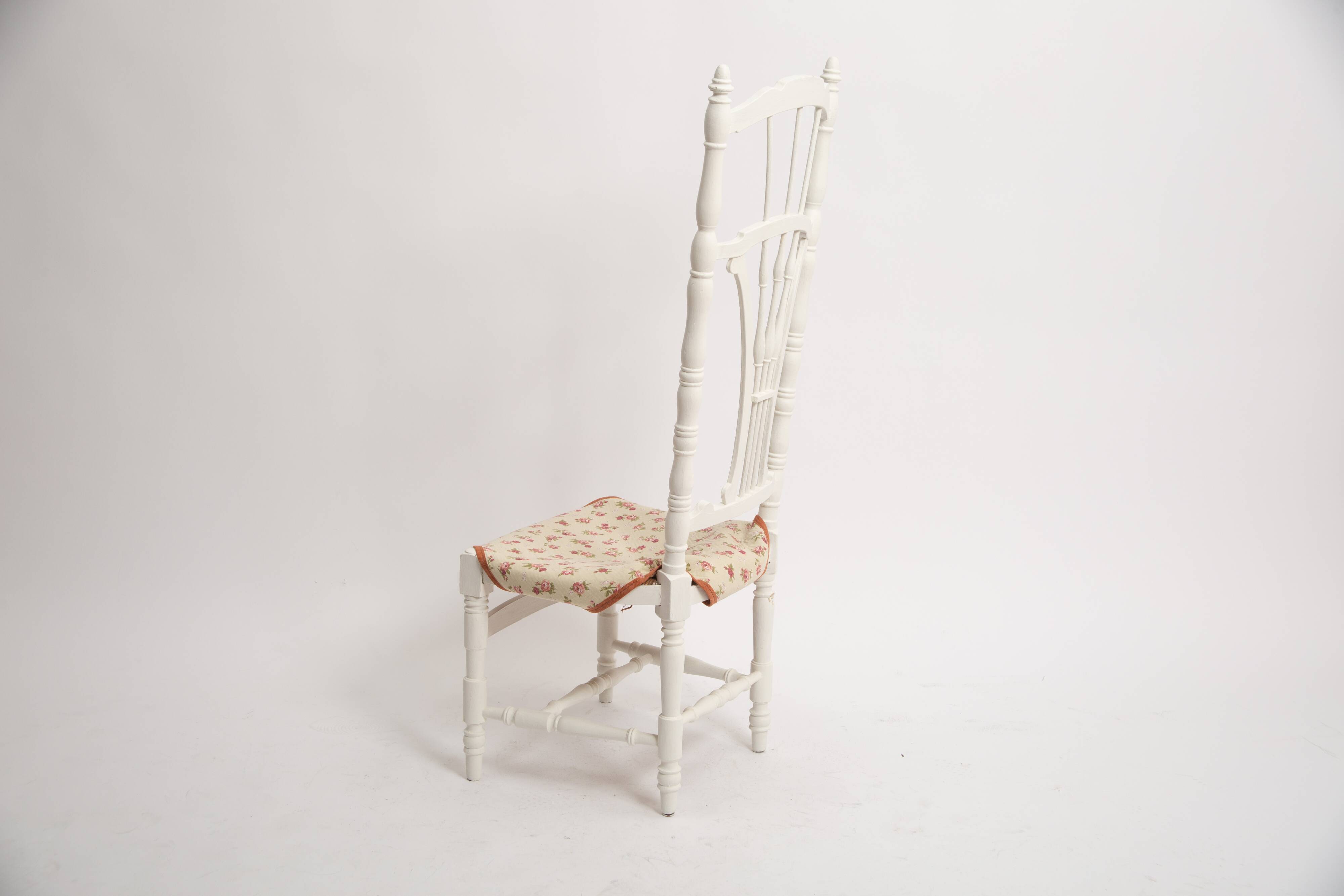 Napoleon 3 shabby white nurse chair