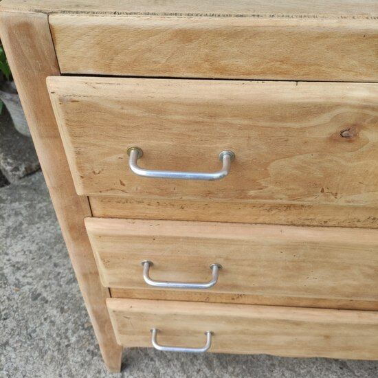 Commode en bois naturel