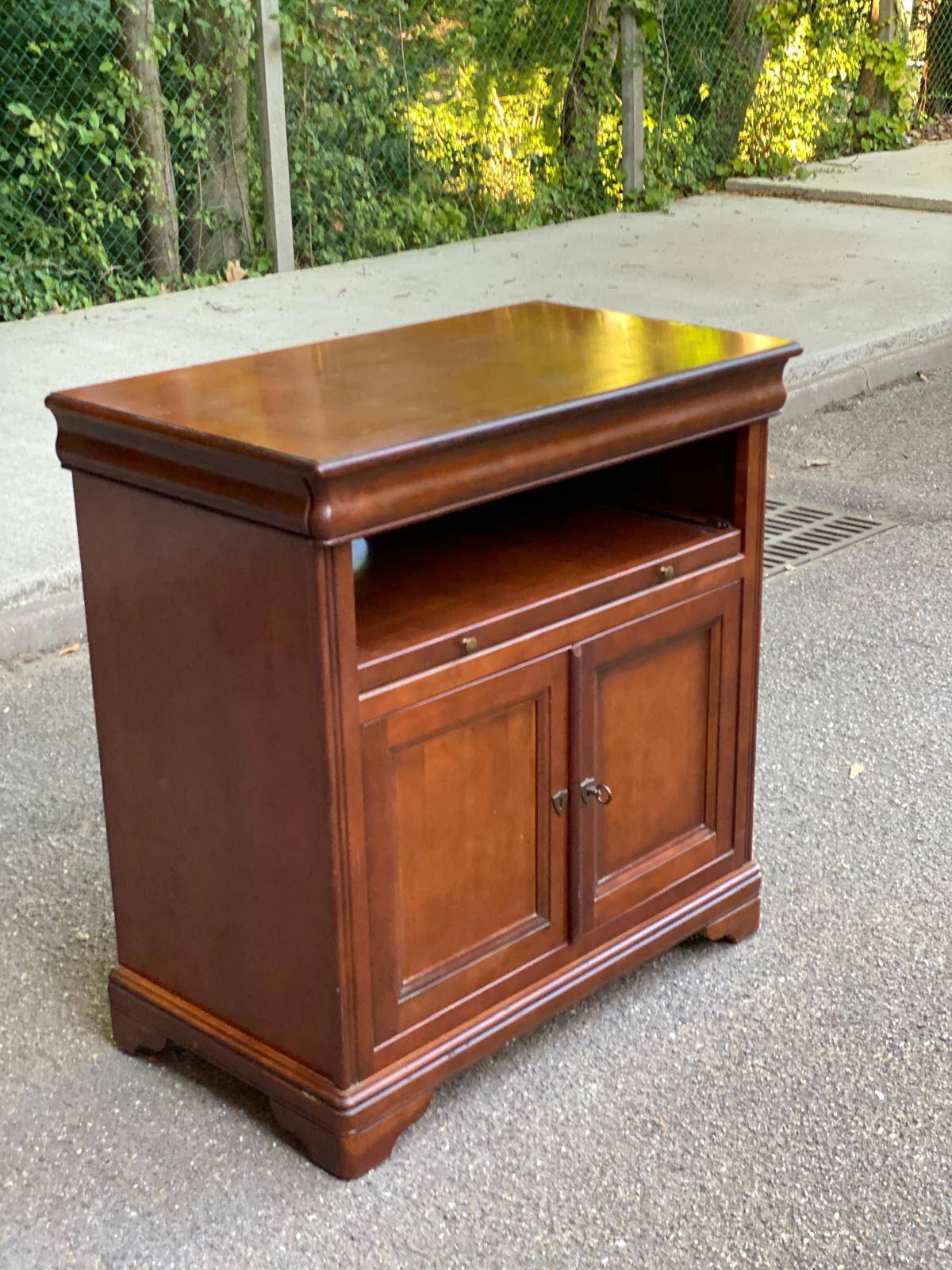 Buffet Louis Philippe en bois merisier satin
