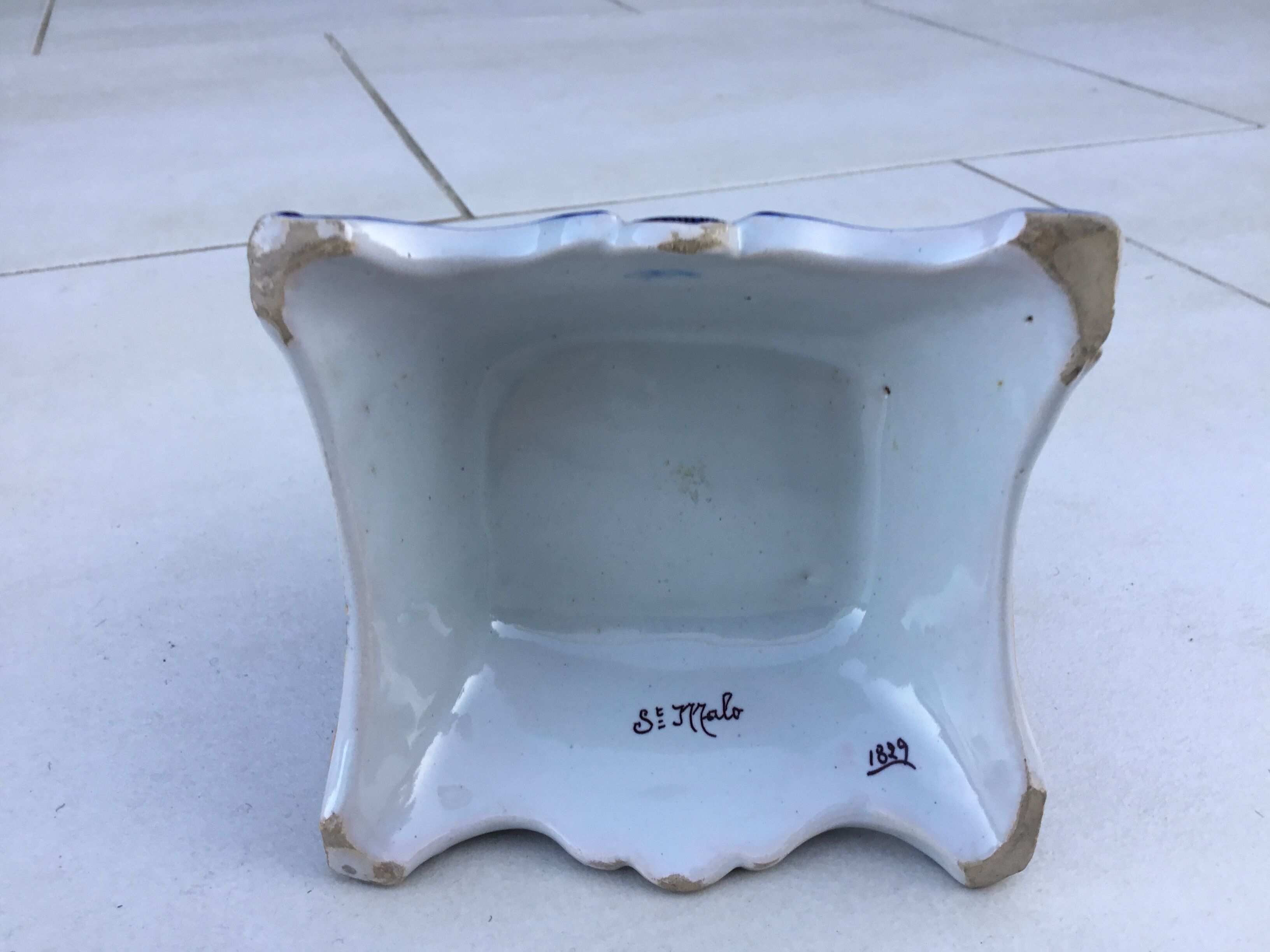 Rouen letter or mail door