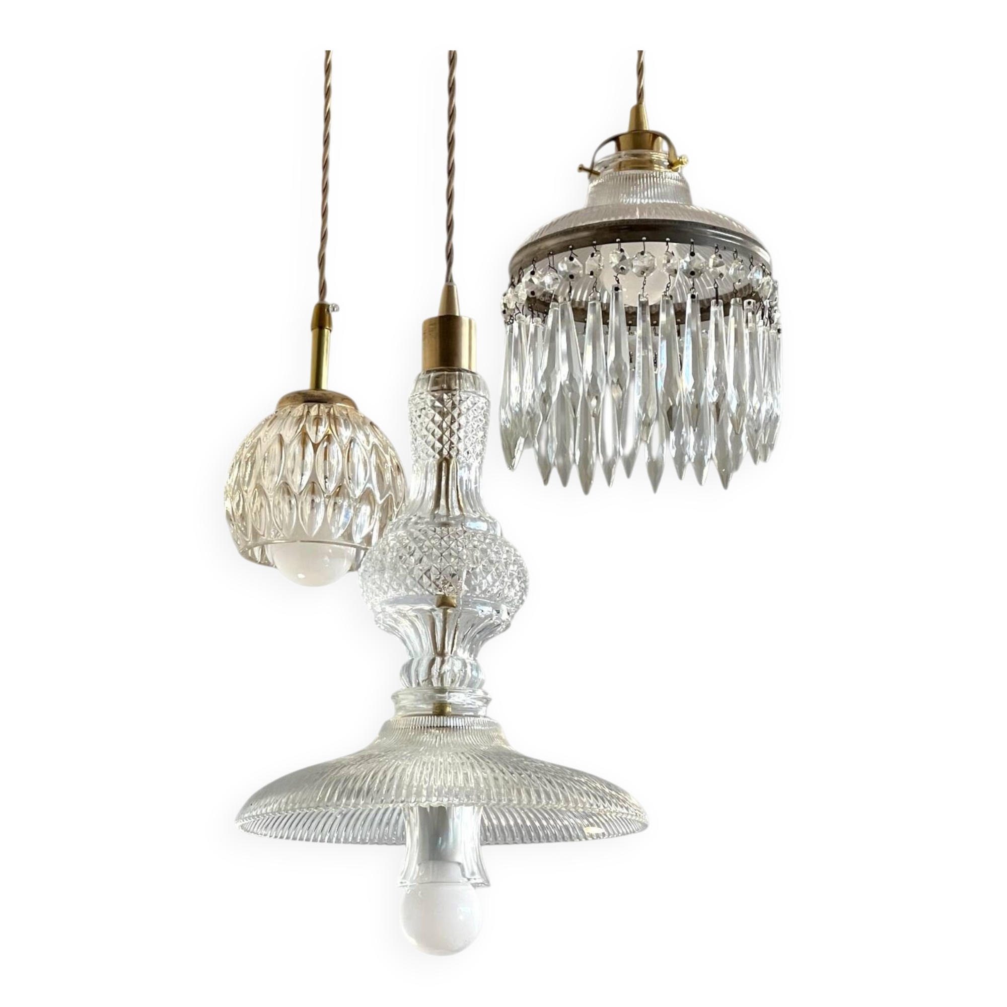 Suspension cascade triple Holophanes and vintage pendants