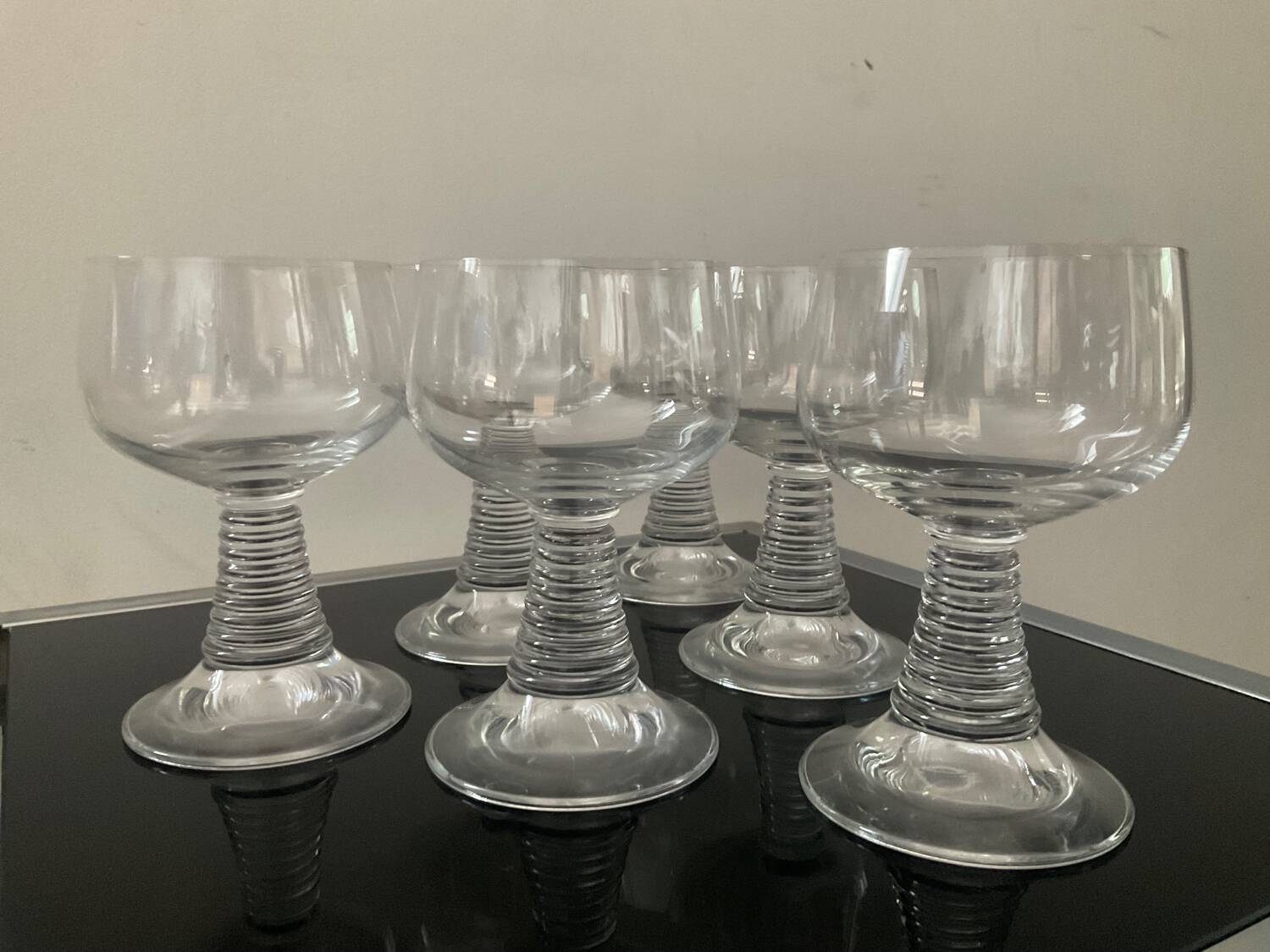 Set of 6 vintage stemmed glasses