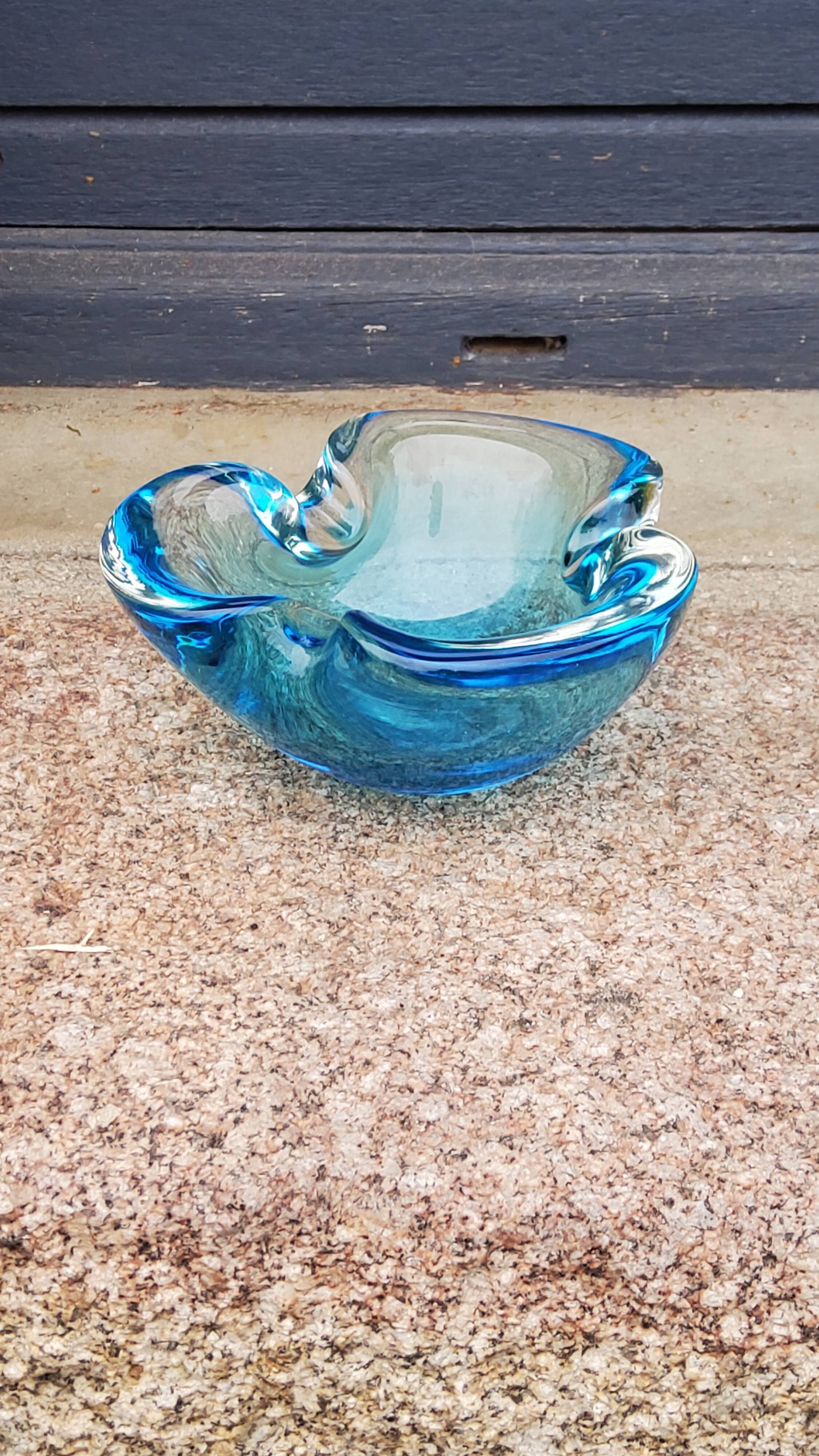 Cendrier en verre de murano de couleur bleue des années 50