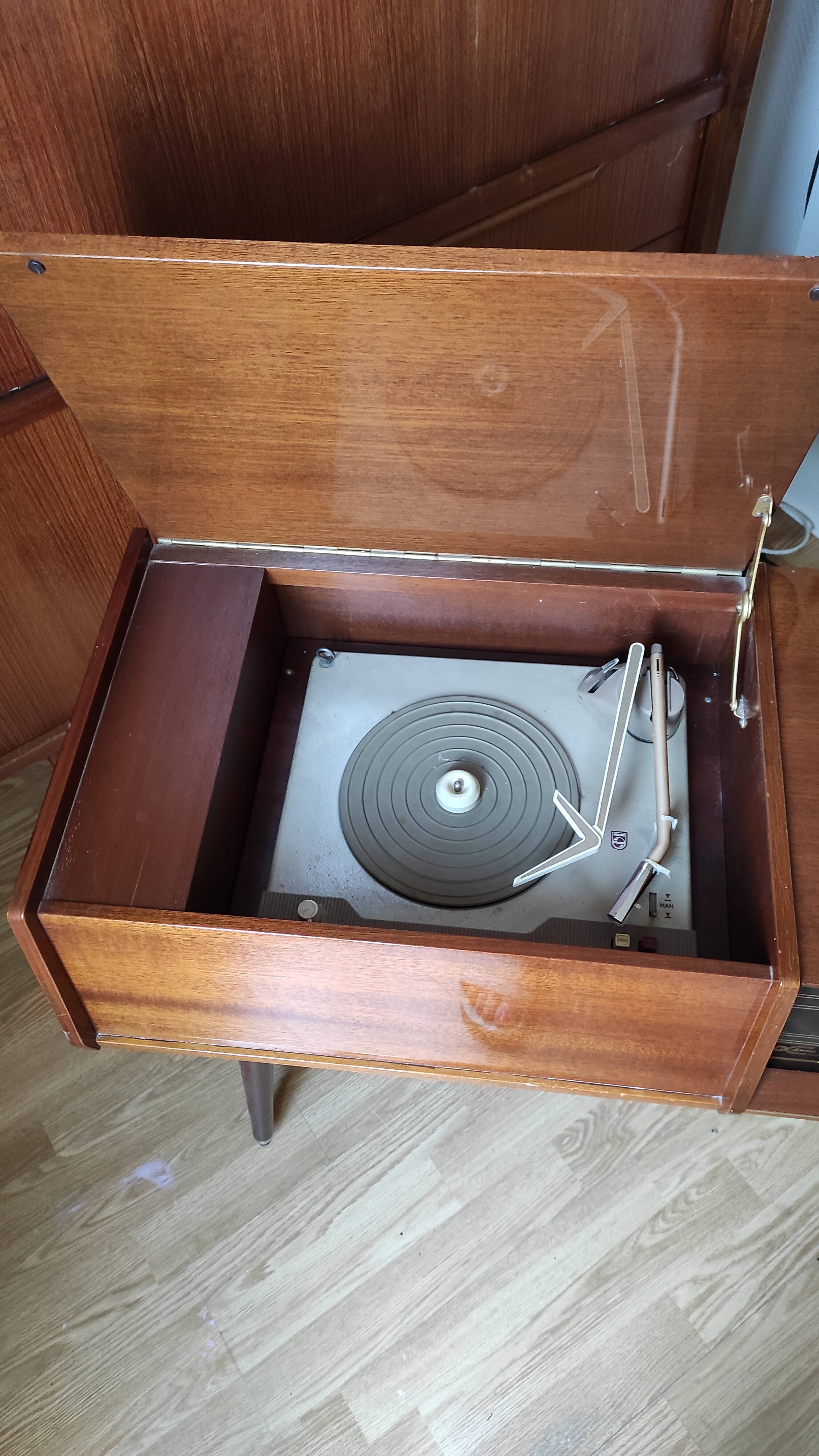 Philips Vintage hifi furniture