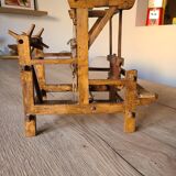 Table loom, old, made of wood.
