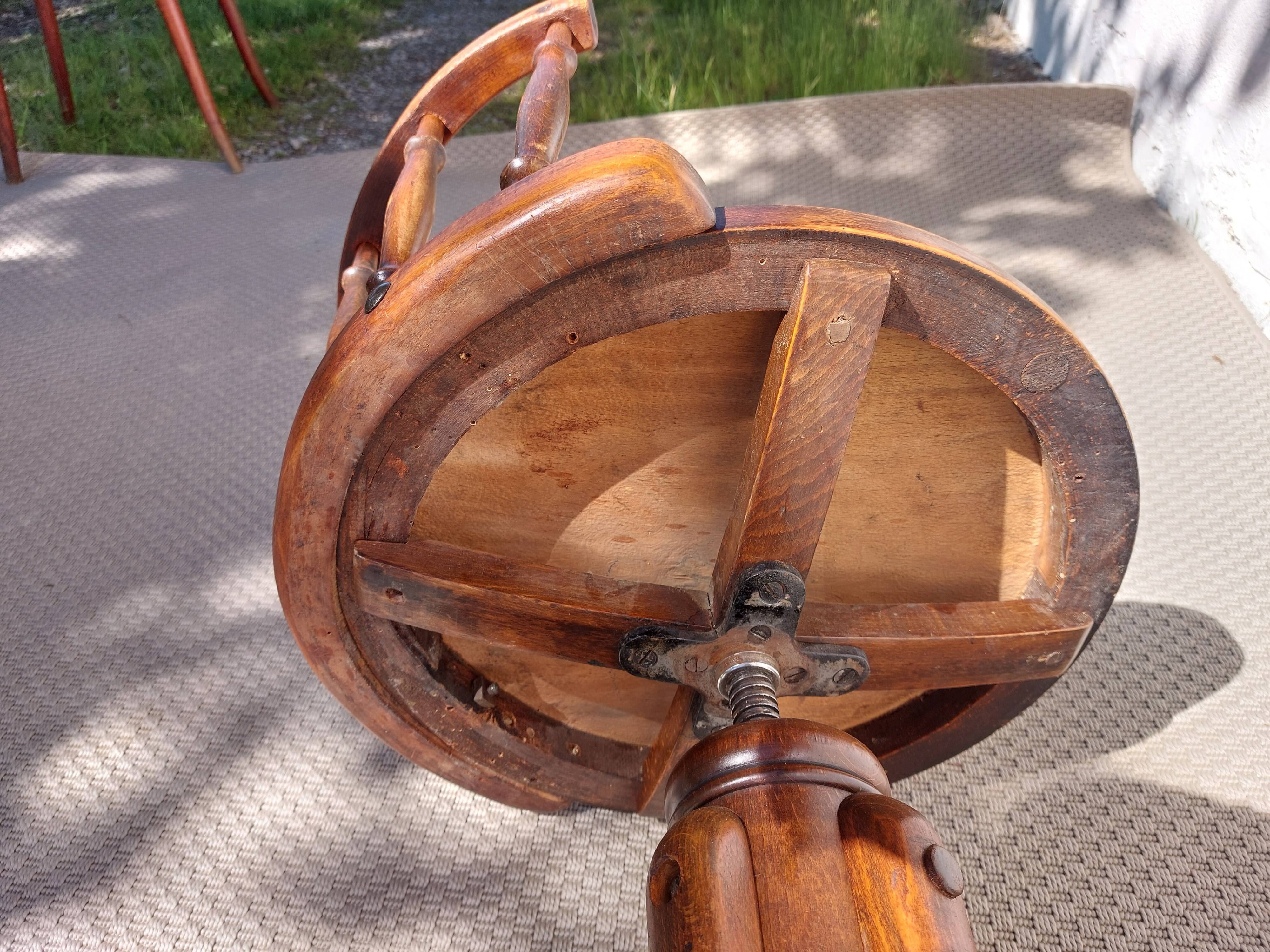 Fischel swivel chair