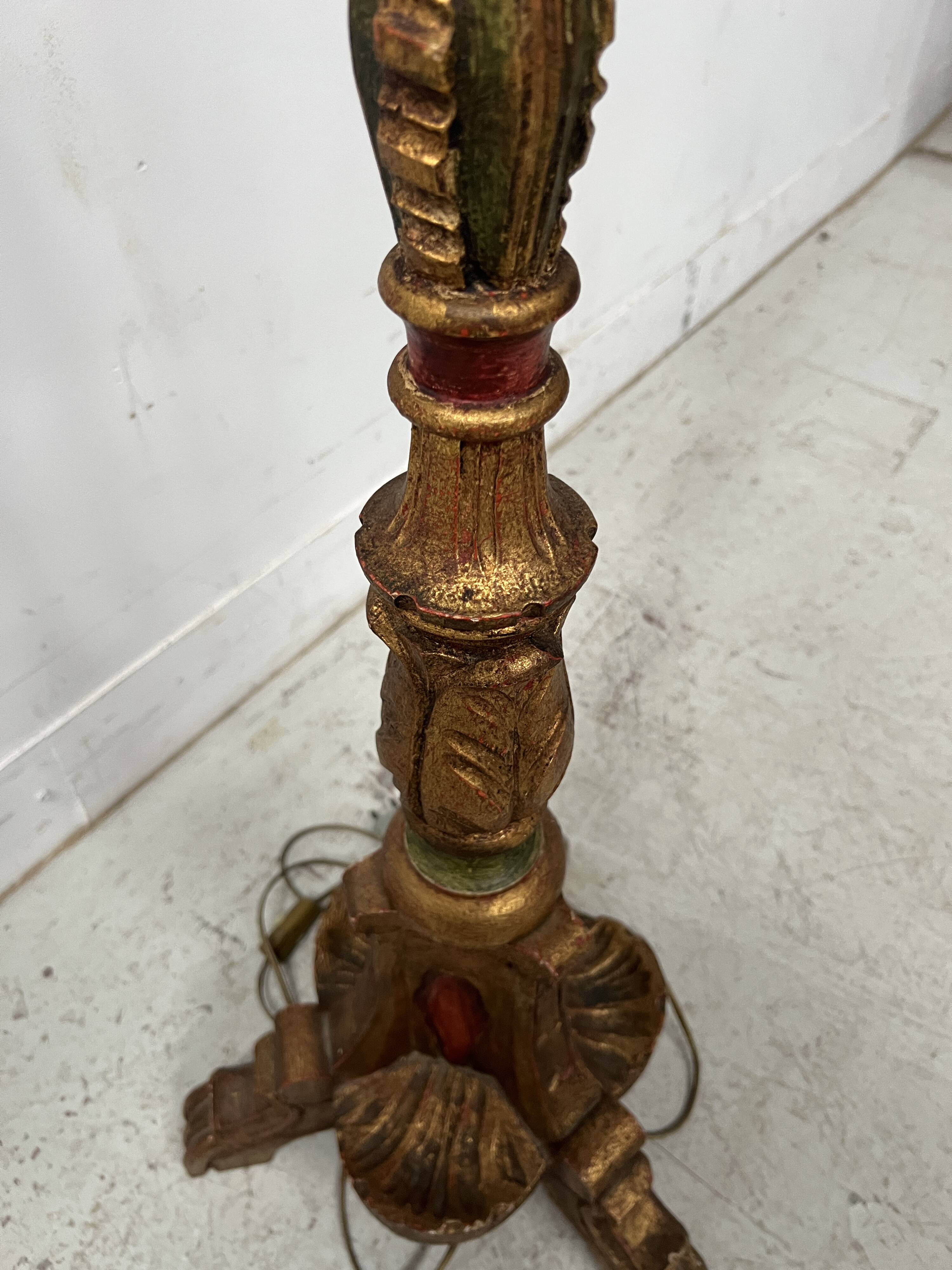 Polychrome carved wooden floor lamp, 20th century.