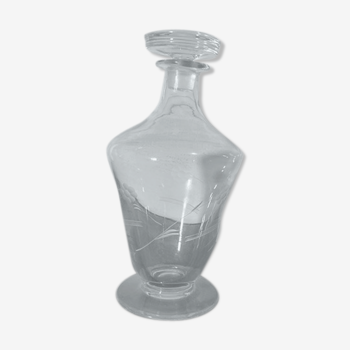 Carafe en verre gravée de fleurs