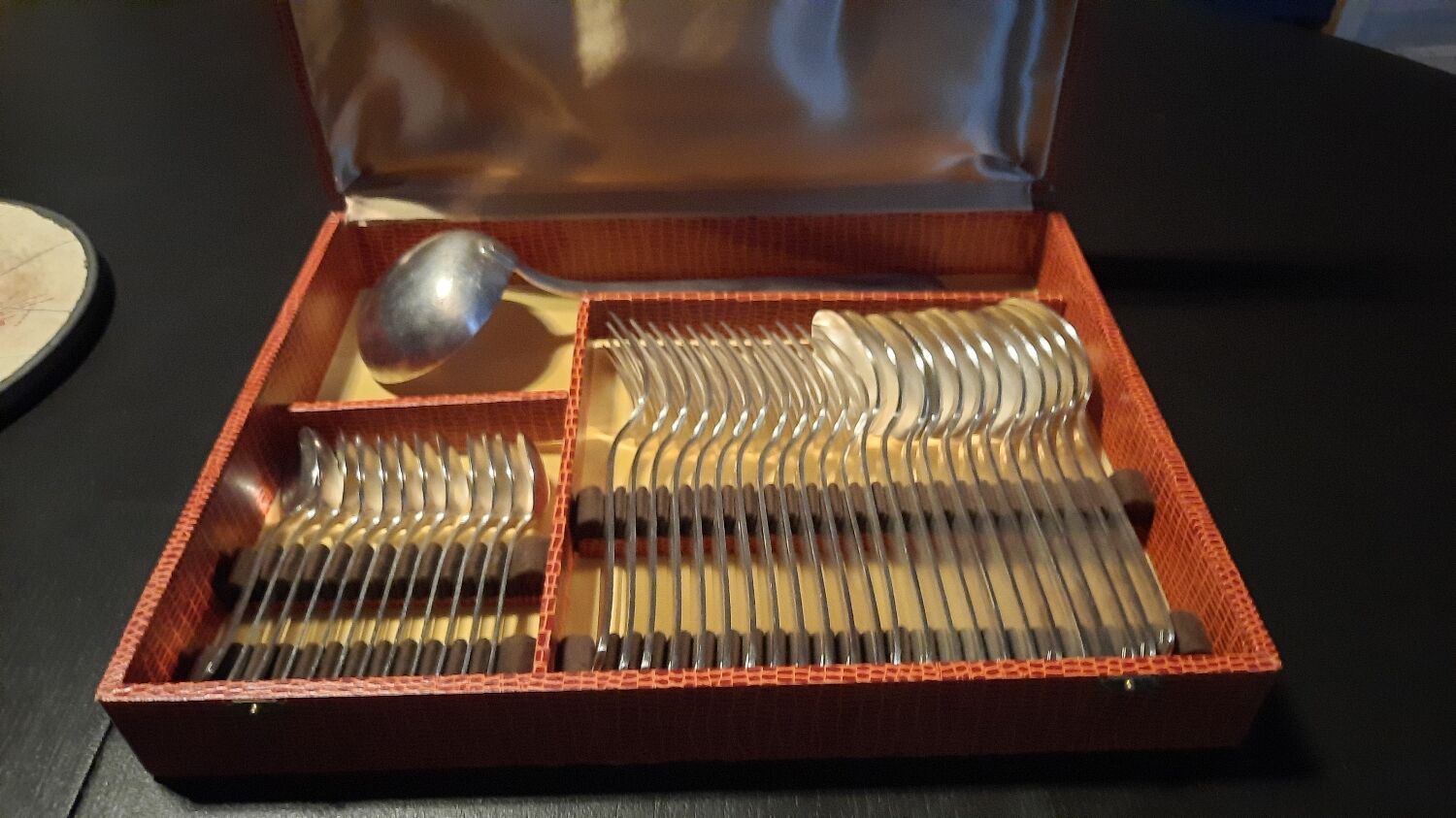 Silver metal cutlery set