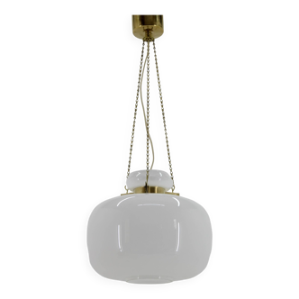 Lampe à suspension en verre opalin et laiton des années 1970, 2 articles disponibles