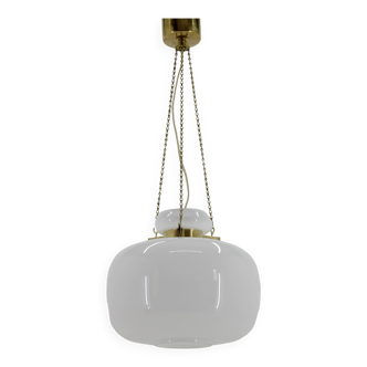 Suspension en verre opalin et laiton des années 1970, 2 articles disponibles