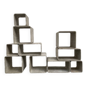 Etagère attribuée à