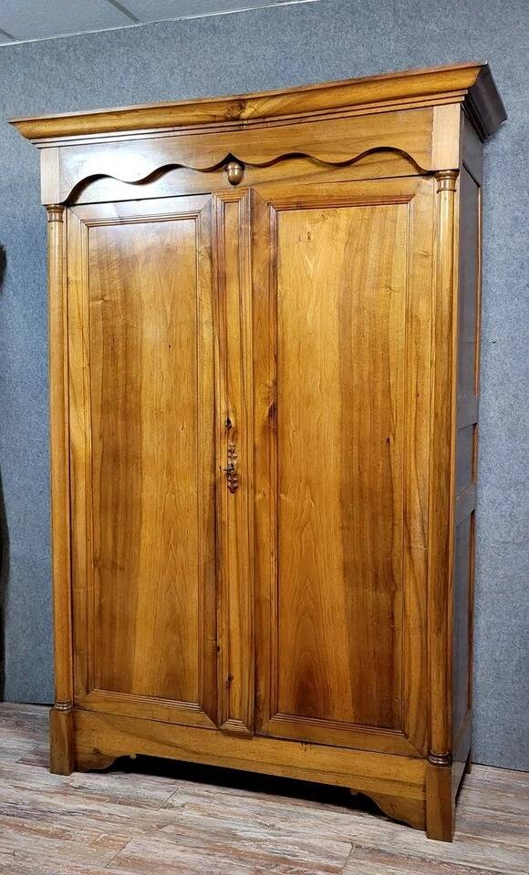 Exceptional Empire period wardrobe in solid walnut, 19th century, circa 1800