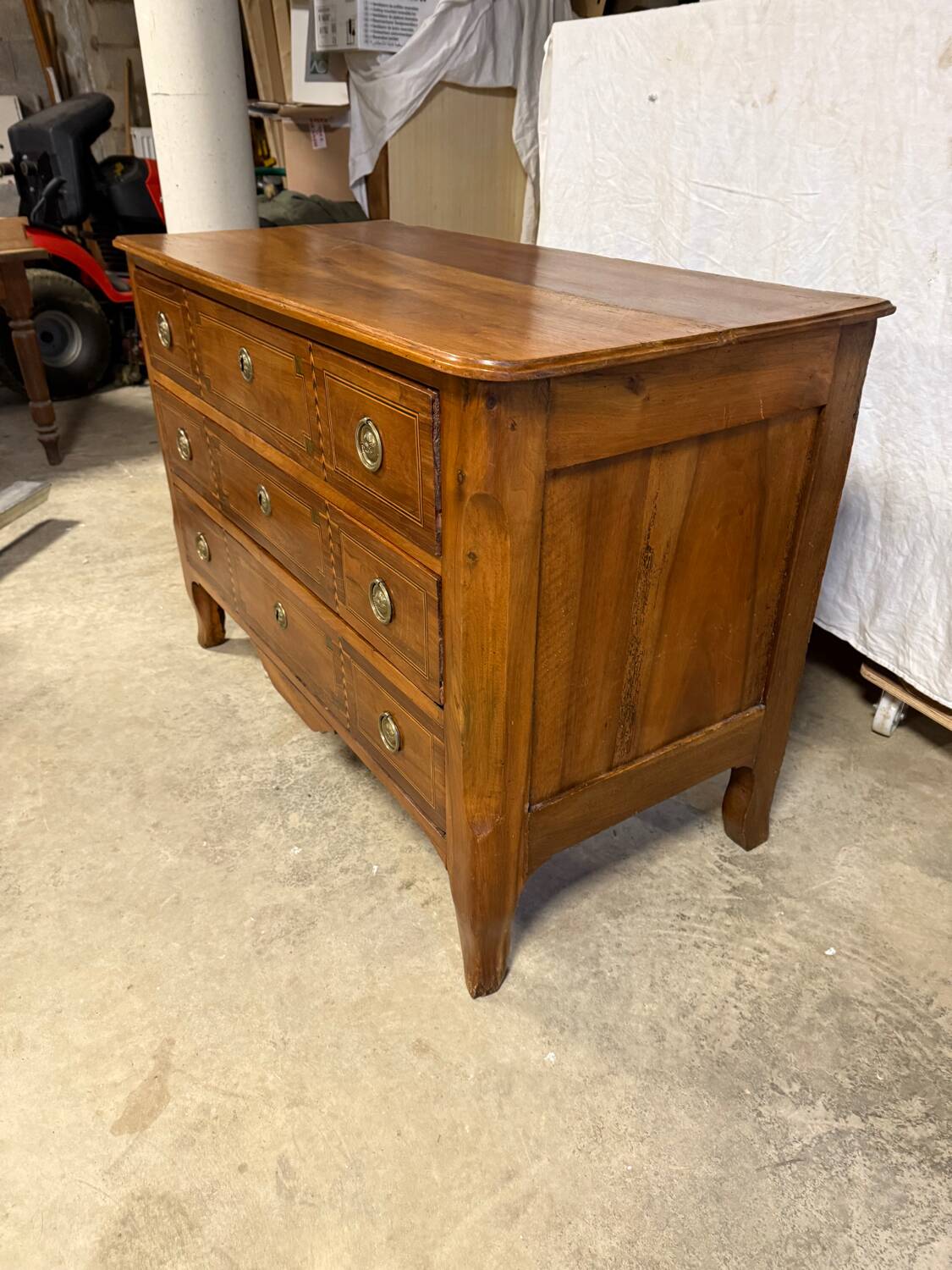 Antique chest of drawers