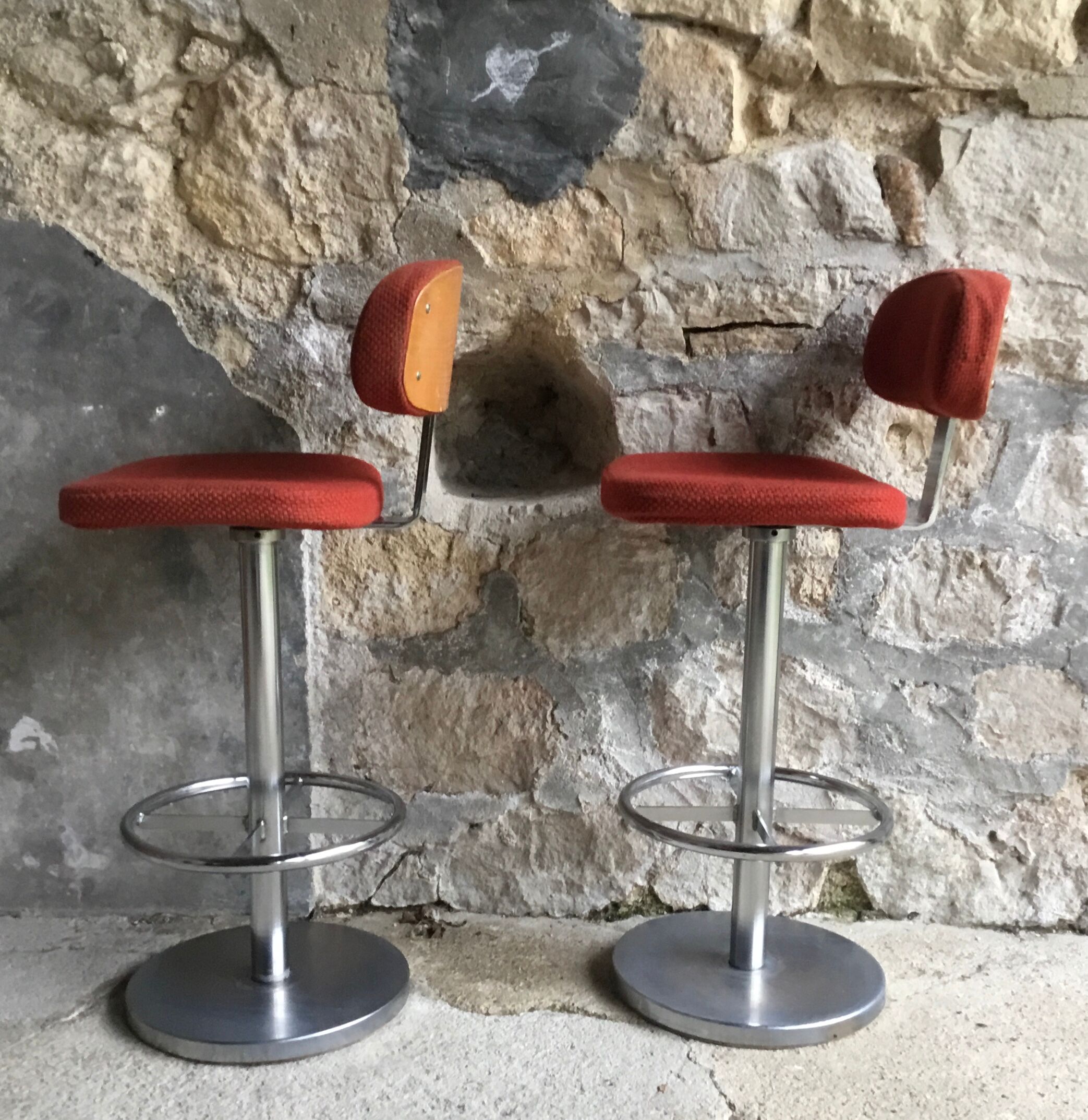 Pair of vintage bar stools with backrest - stainless steel base - 1960