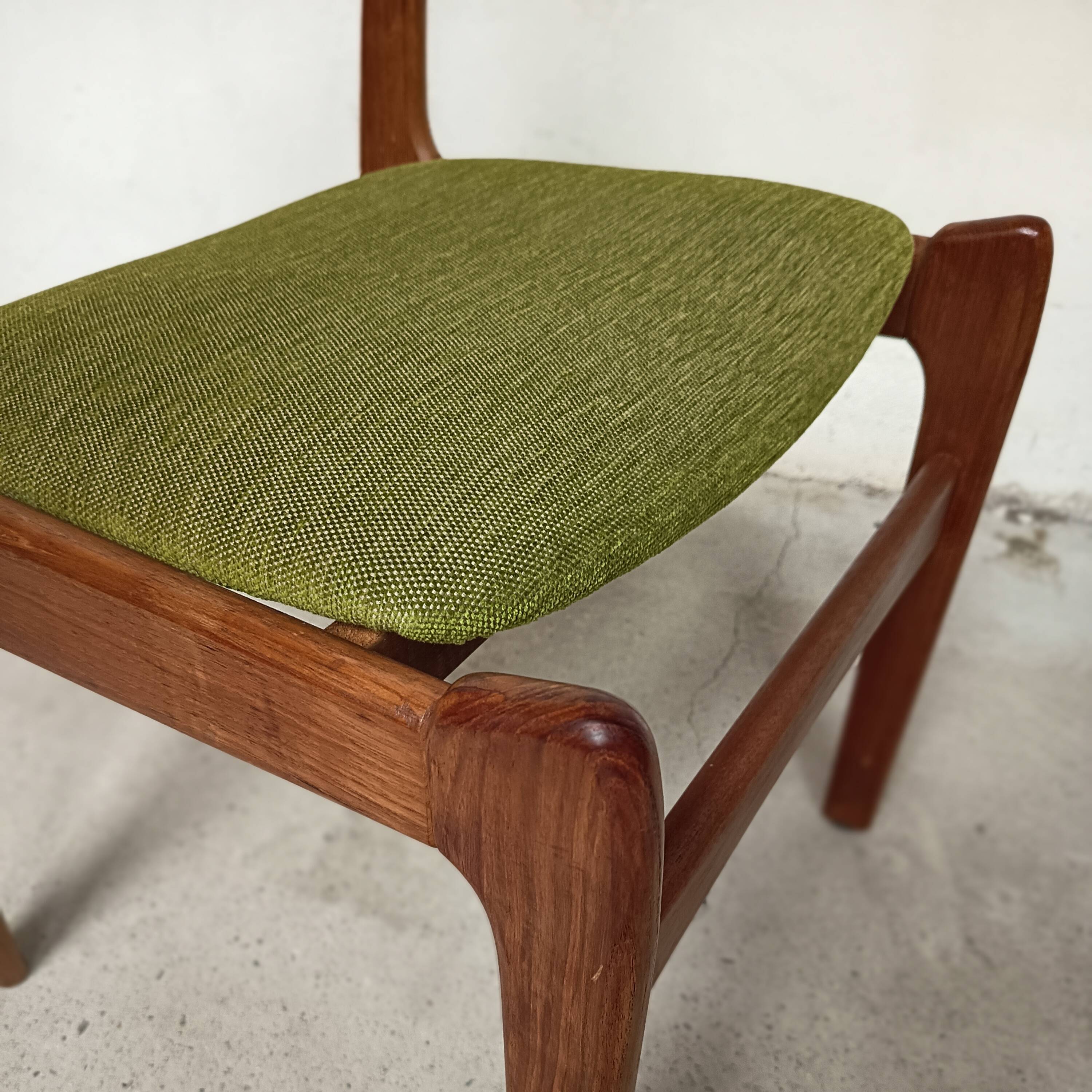 4 chaises scandinaves, 1960