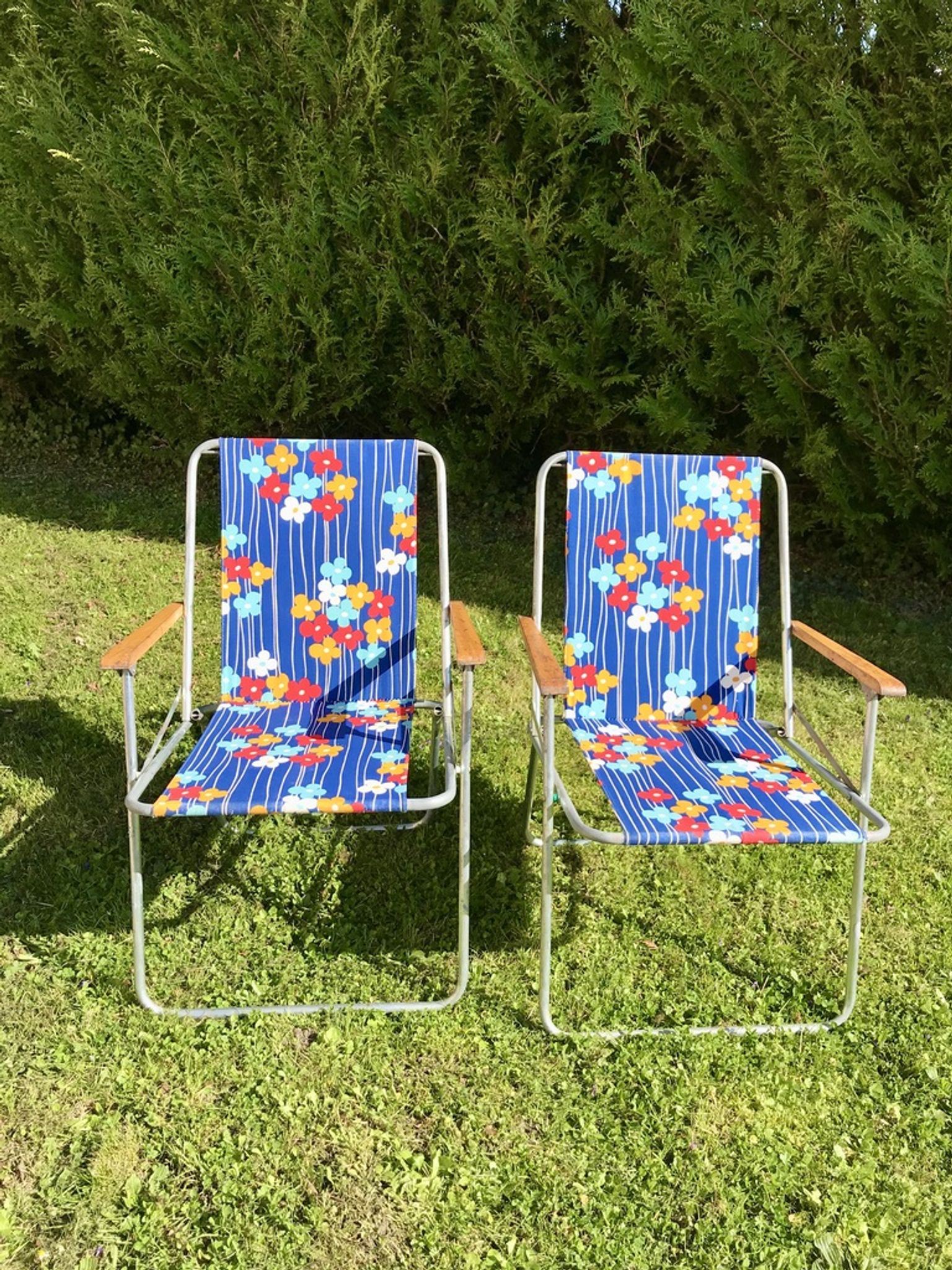 Pair of vintage camping chairs floral and wood fabrics 70s