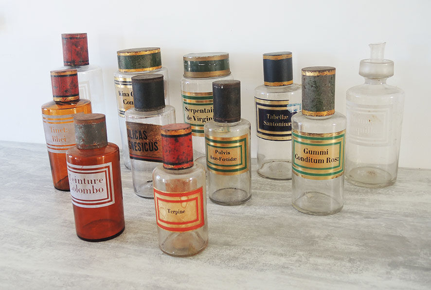 Old Pharmacy Pot / Virginia Snake Apothecary Bottle