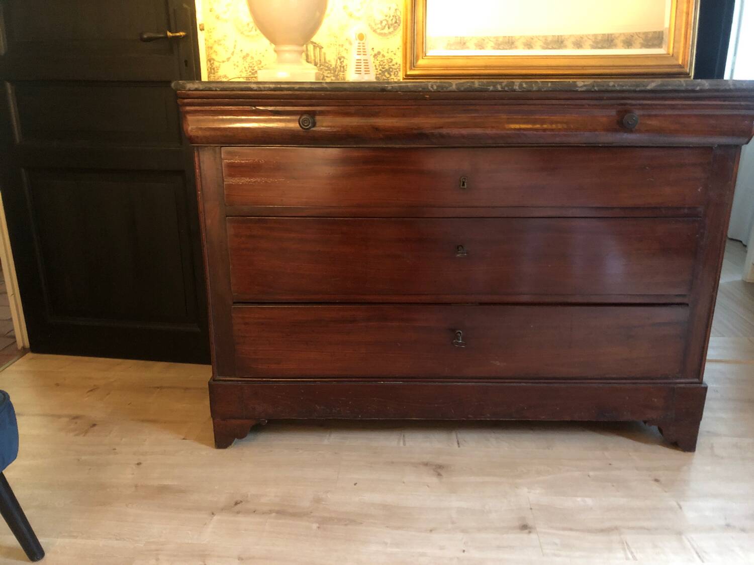 Louis Philippe mahogany chest of drawers