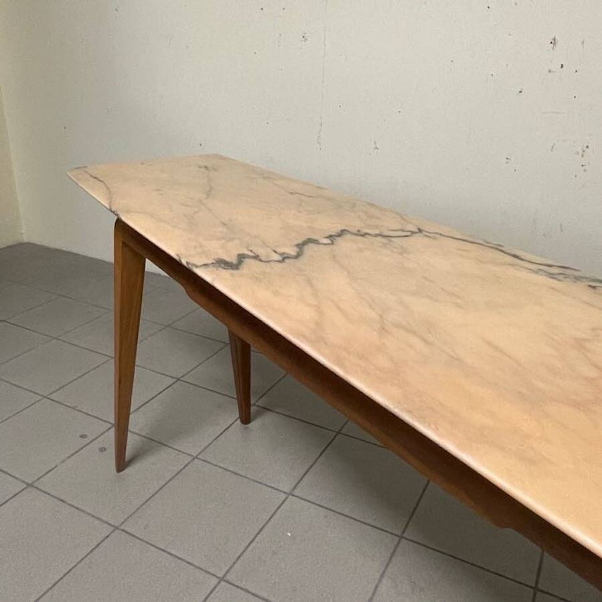 Console from the 1950s with a pink marble top and a cherry wood frame.