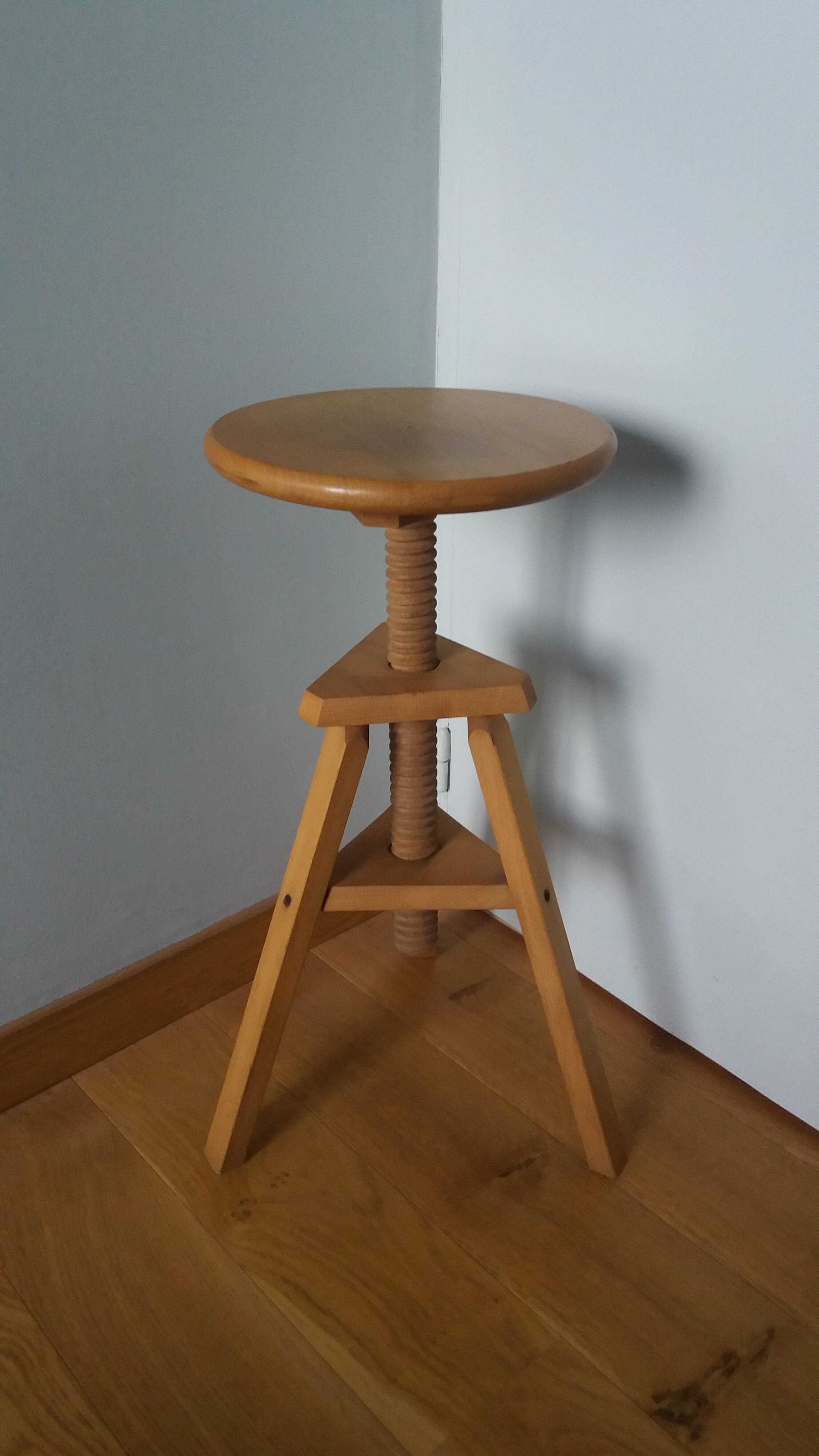 Tripod stool with a screw.