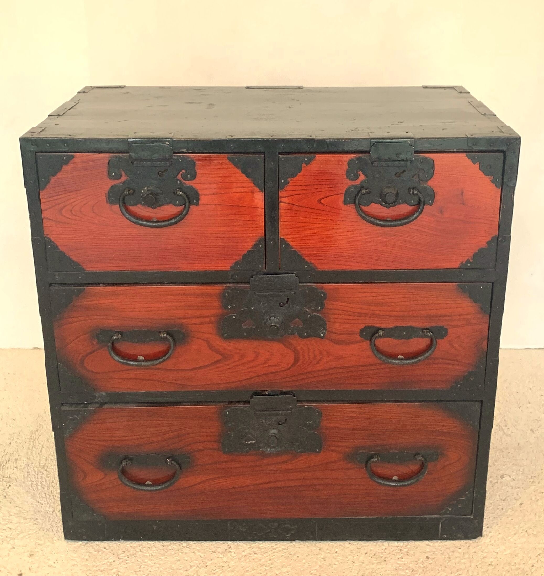 Japanese lacquered chest of drawers