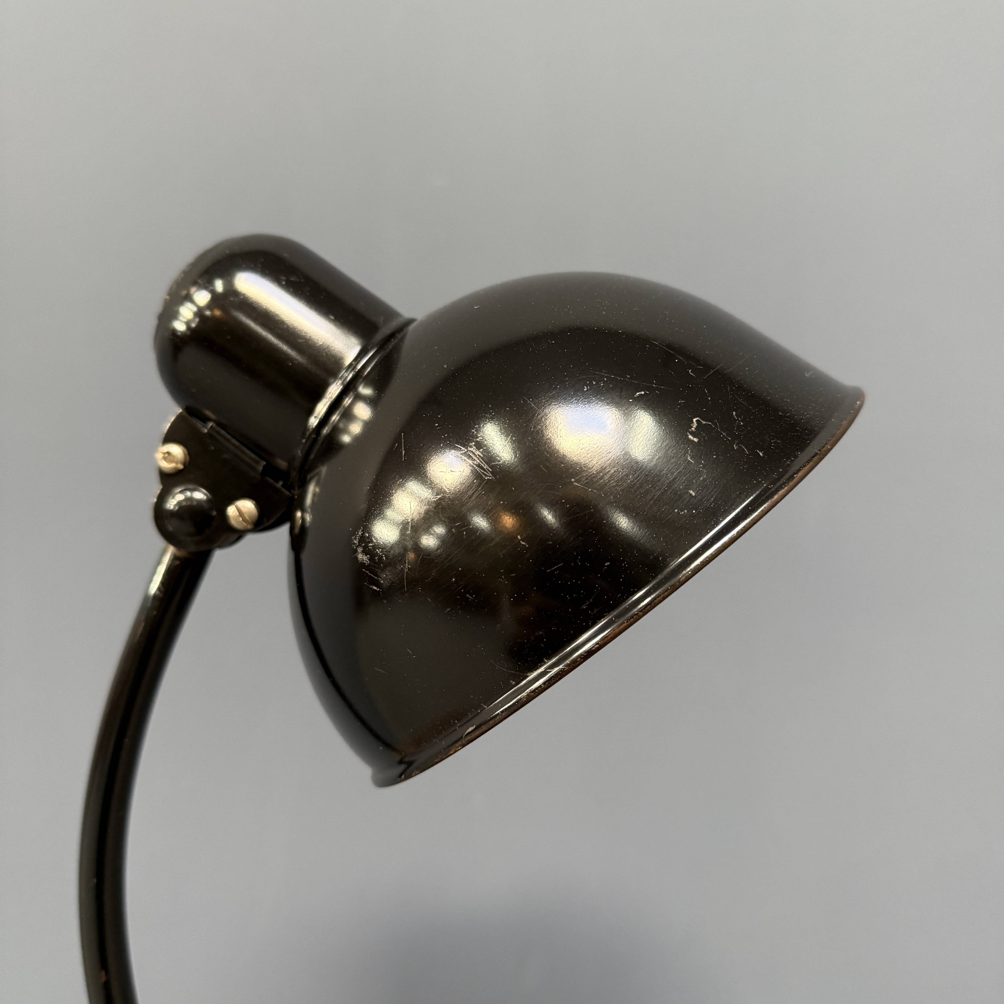 Lampe de bureau Bauhaus Kaiser Idell noire modèle 6556