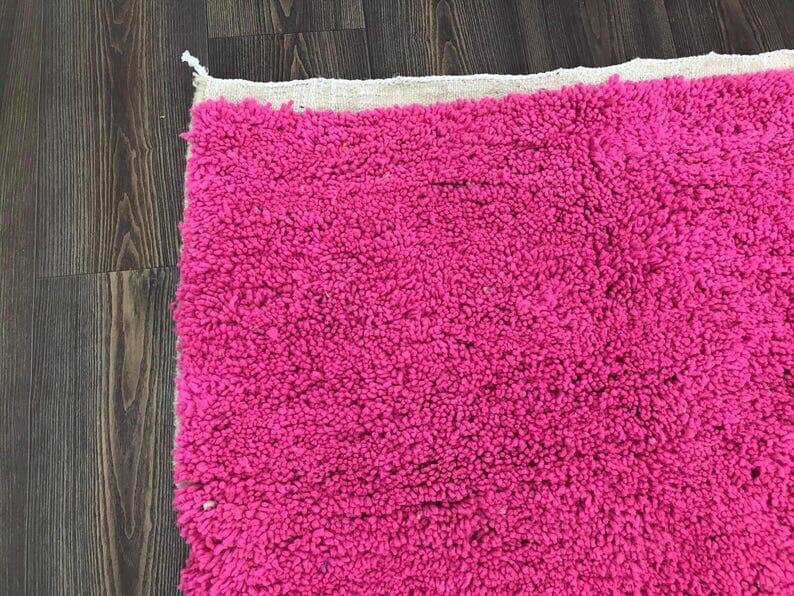 Beni Ouraine handwoven traditional pink rug, size 150 x 250 cm