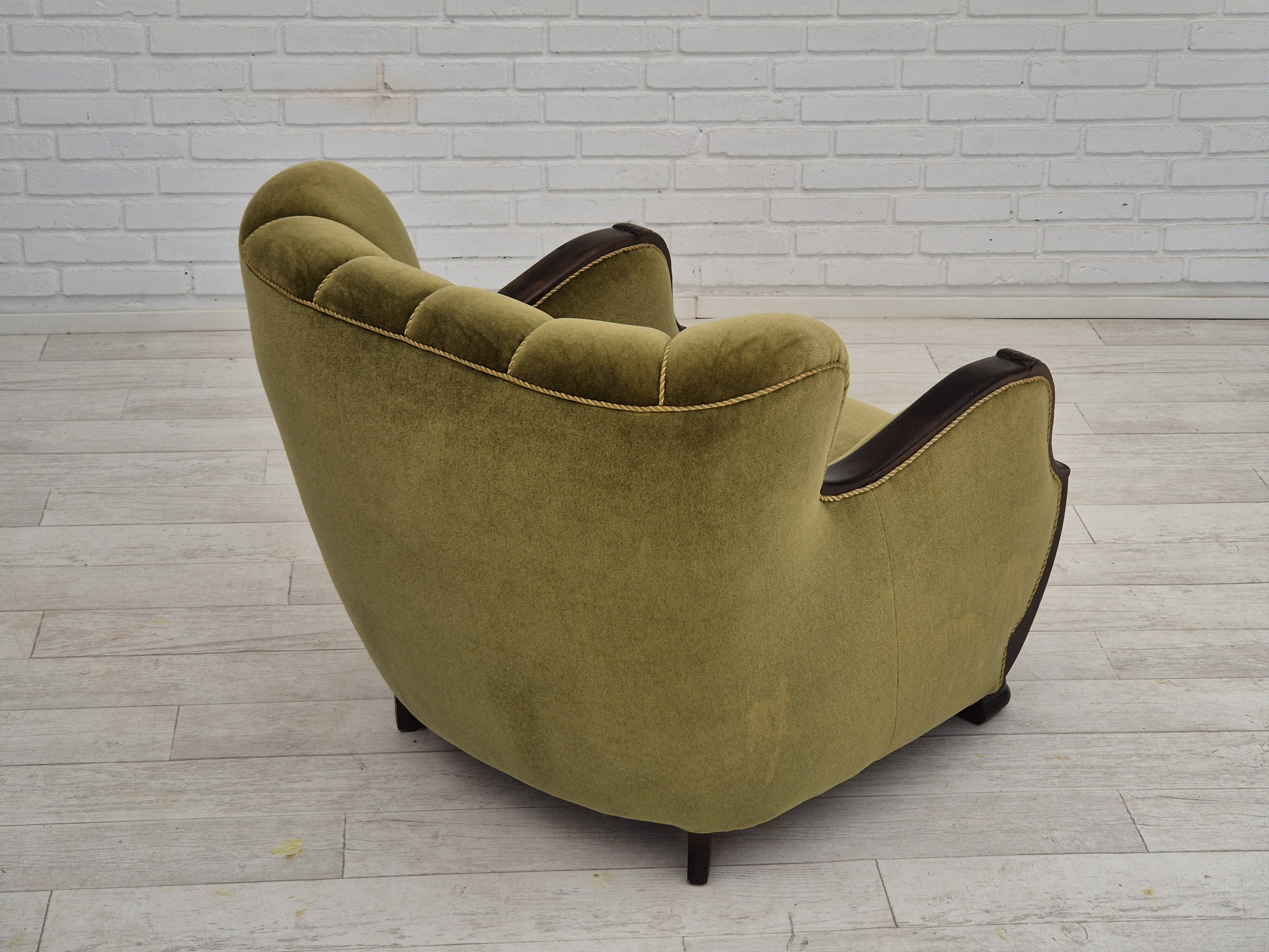 Fauteuil danois en tissu vert et chêne, 1960