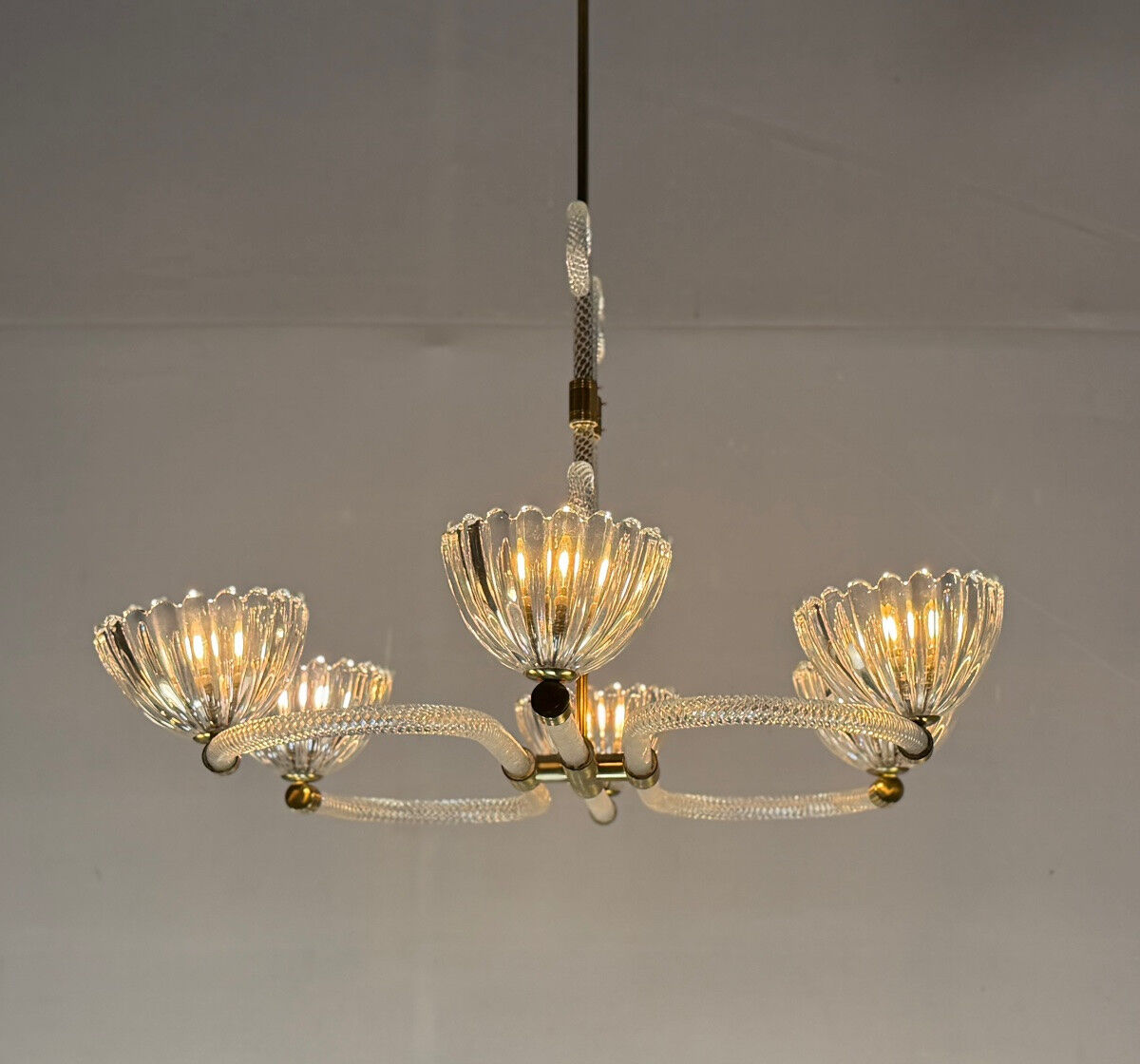 Venetian glass chandelier from Murano and brass, circa 1940.