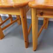 Suite de 4 chaises vintage en pin des années 70 80