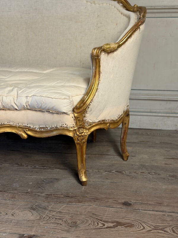 Banquette corbeille Louis XV en bois sculpté doré, XVIIIème siècle