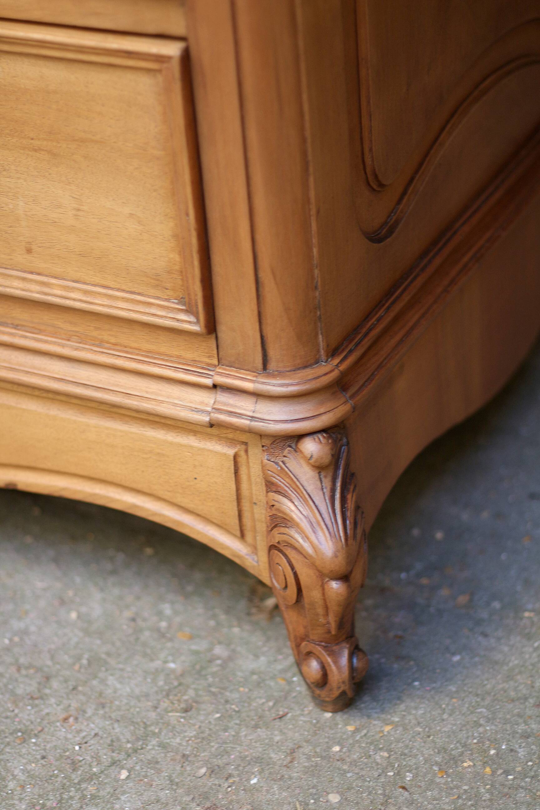 walnut chest of drawers by L. GENIN (Marseille). Circa 1900.