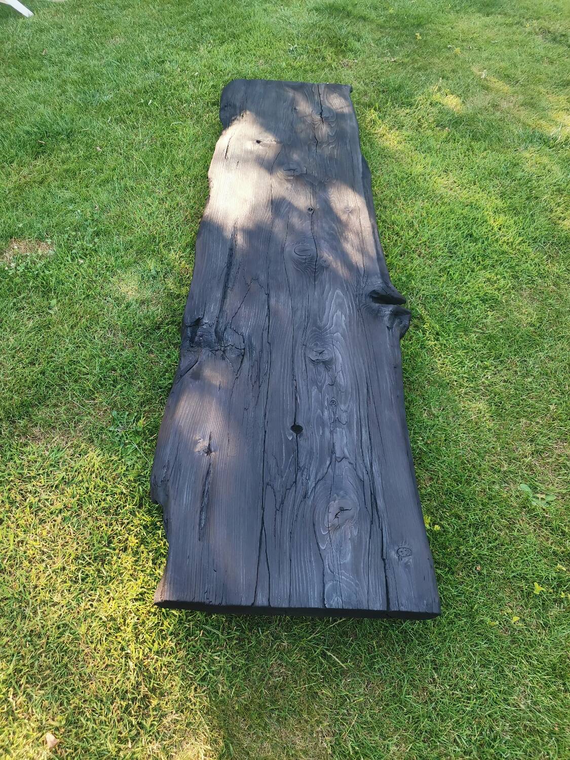Table basse wabi sabi bois brûlé