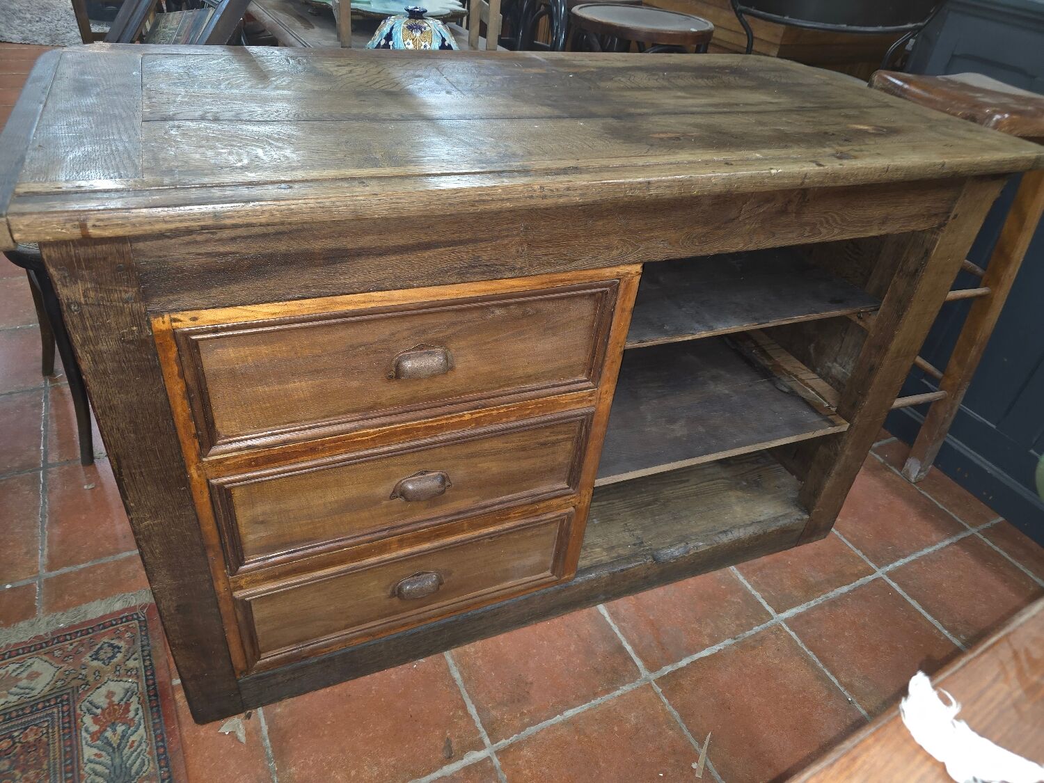 Comptoir de magasin ou de commerce en chêne