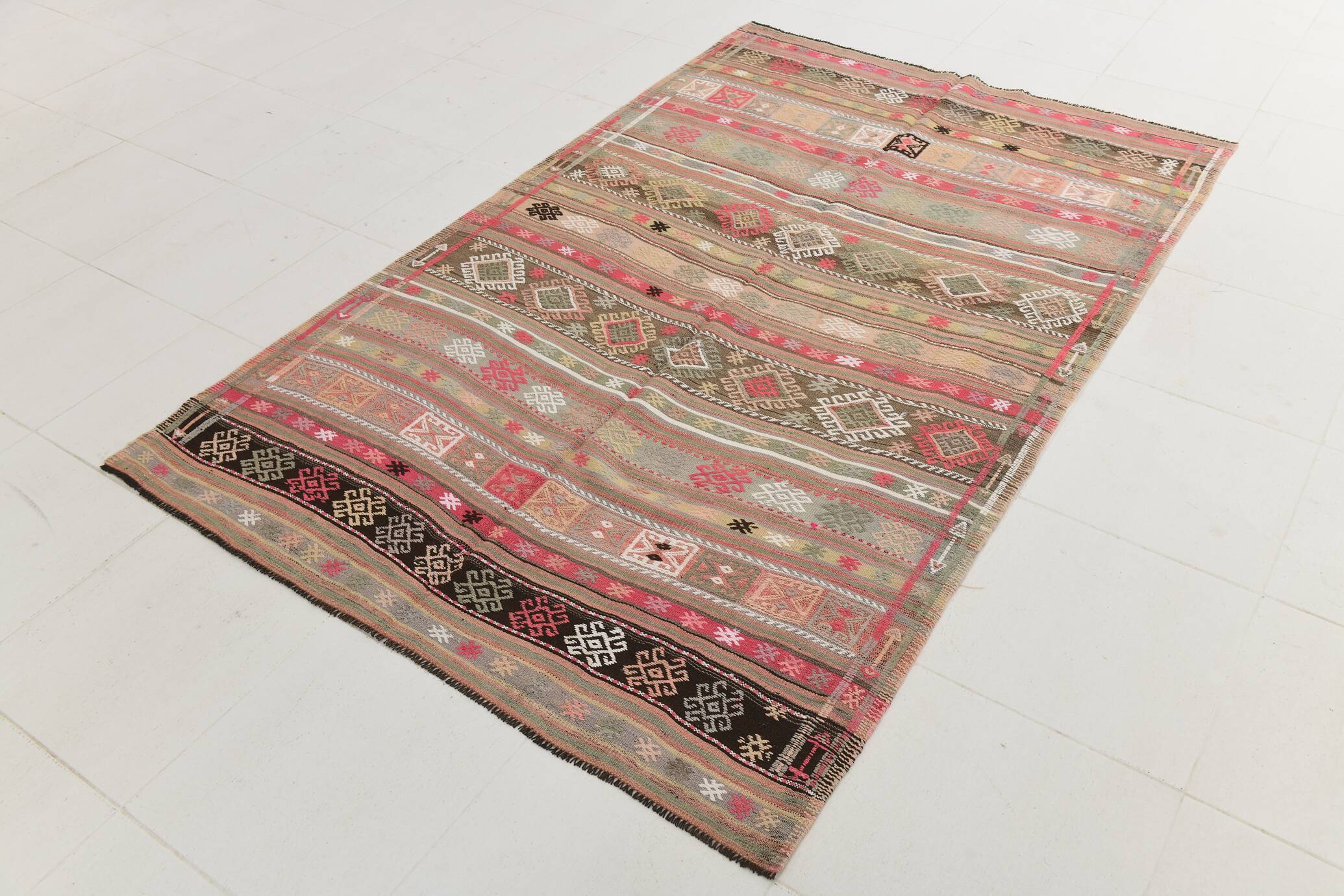 Tapis kilim ancien pastel, teintes délavées rose & vert, charme bohème,