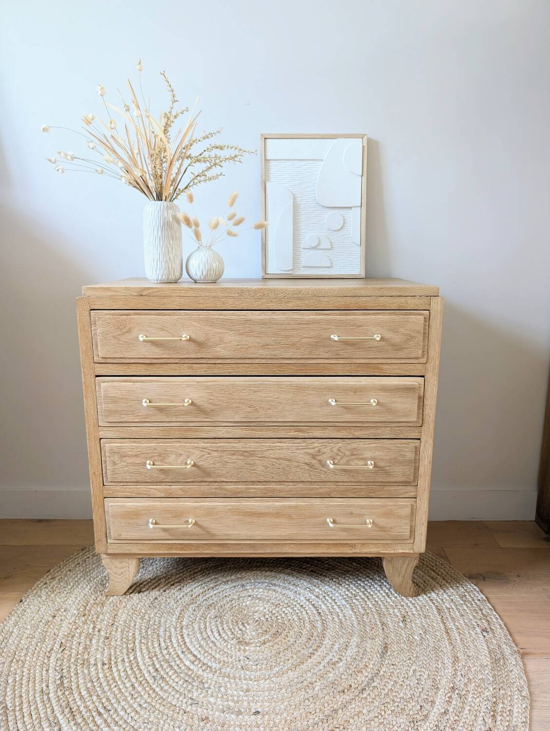 Retro chic oak chest of drawers with golden handles