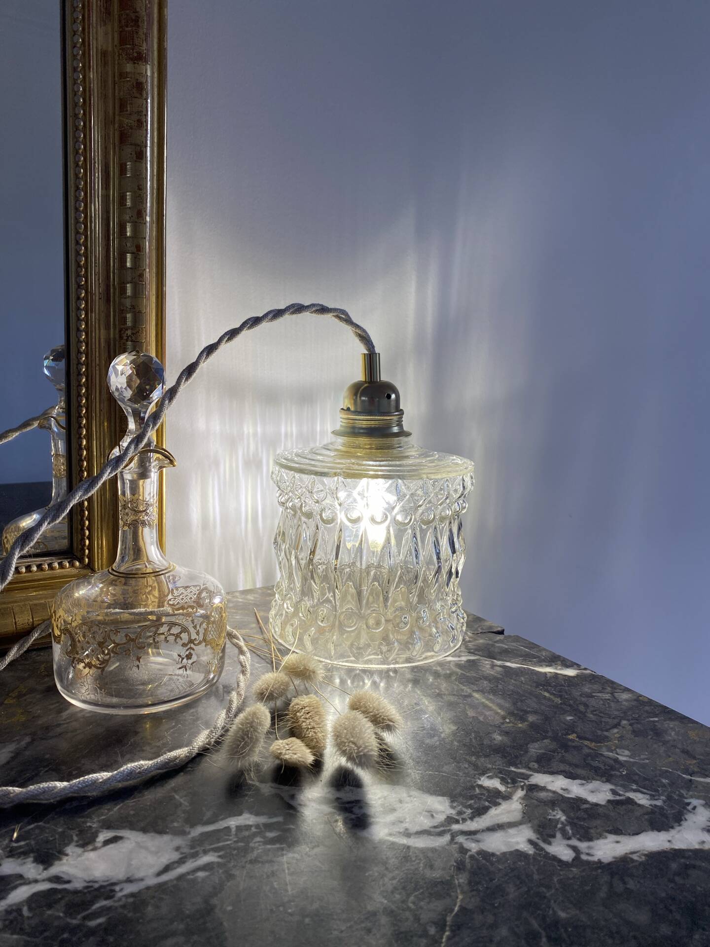 Suspension with vintage glass globe