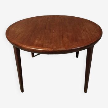 Scandinavian round table