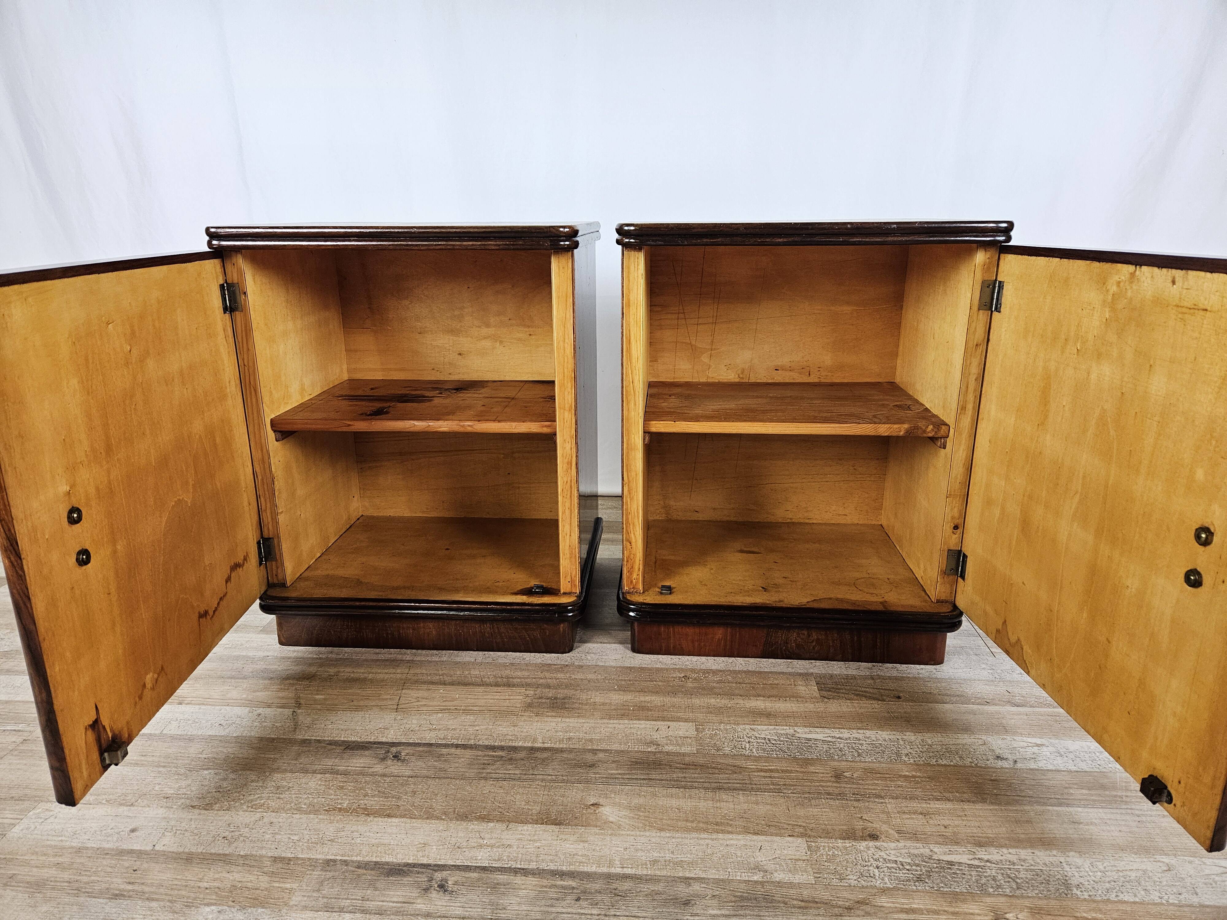 1940 Art Decò nightstands in walnut with door and shelf
