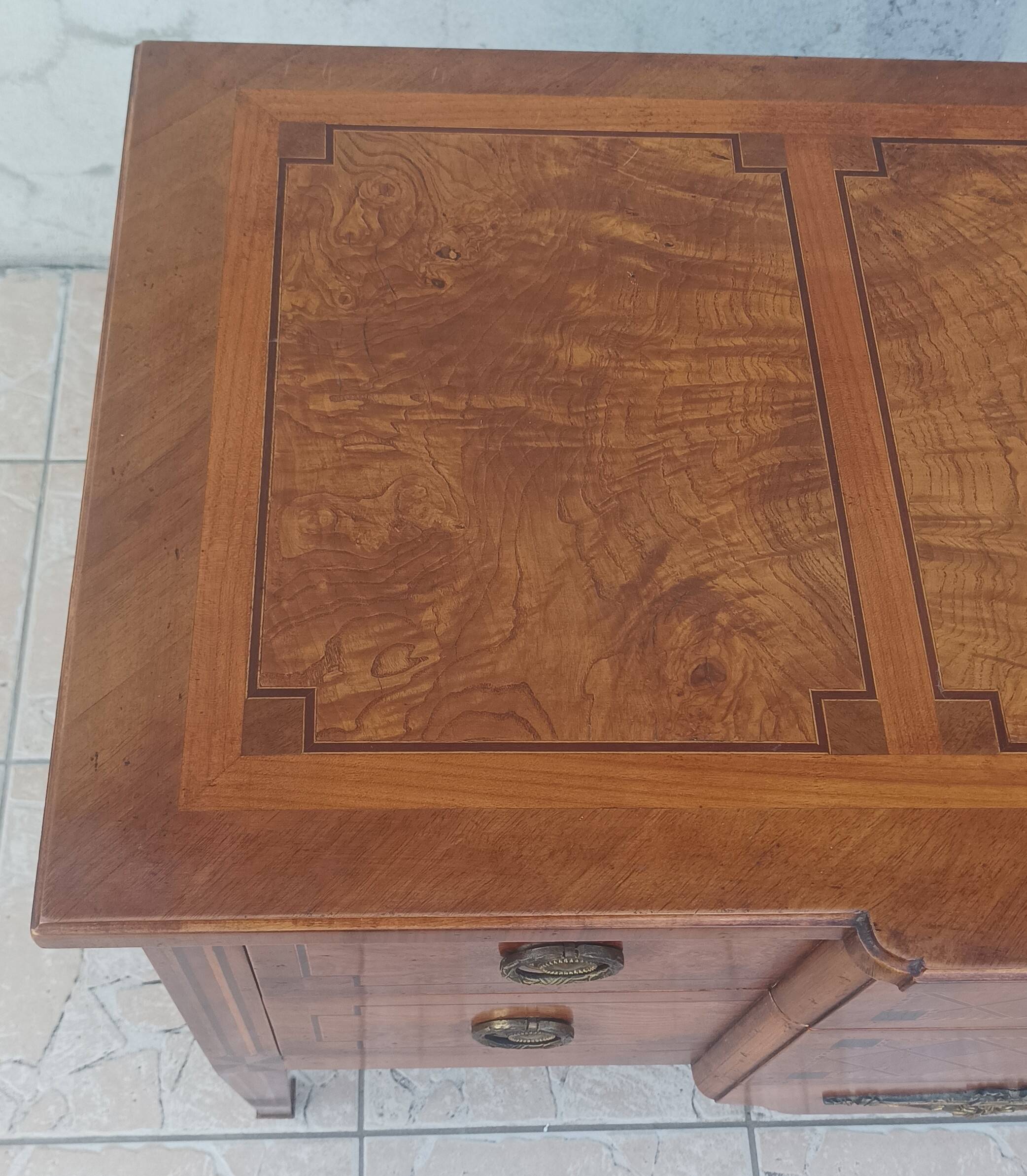 Louis XVI chest of drawers stamped in Faubourg Saint Antoine marquetry