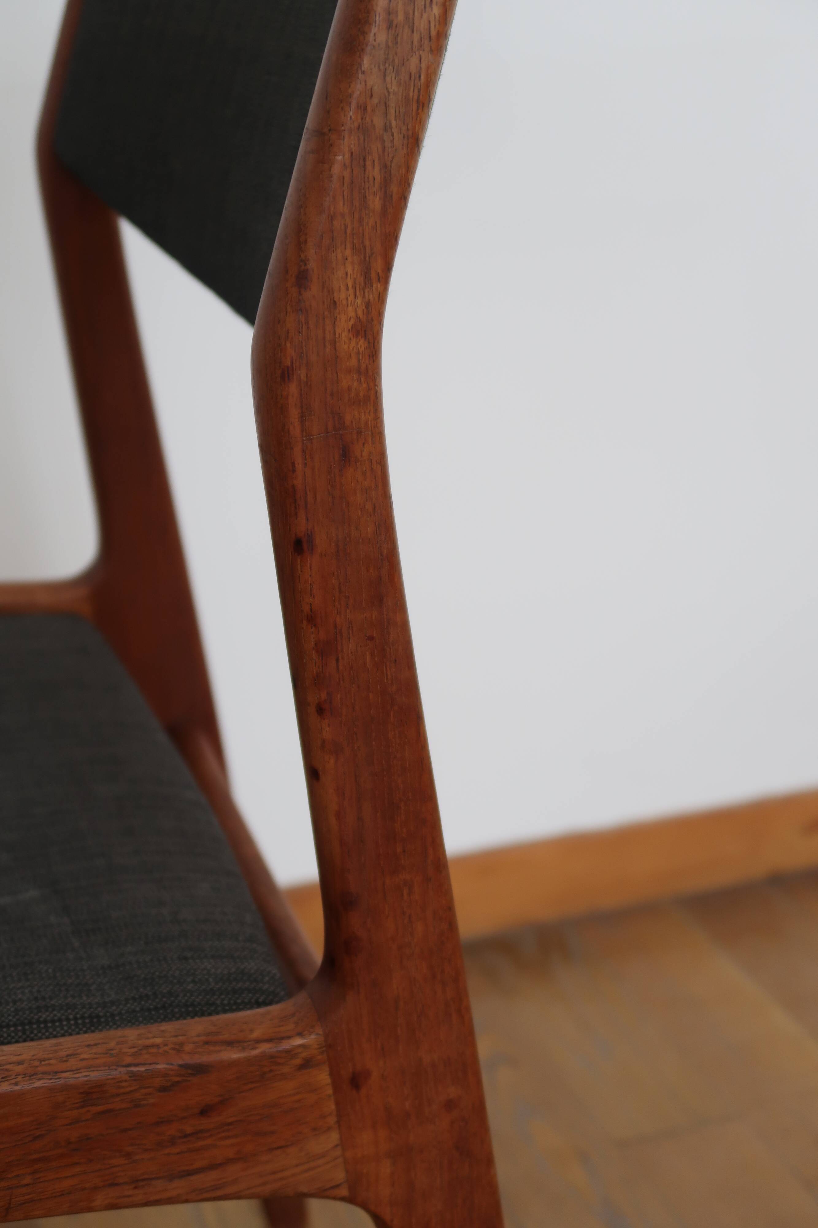 4 chaises vertes danoises estampillées