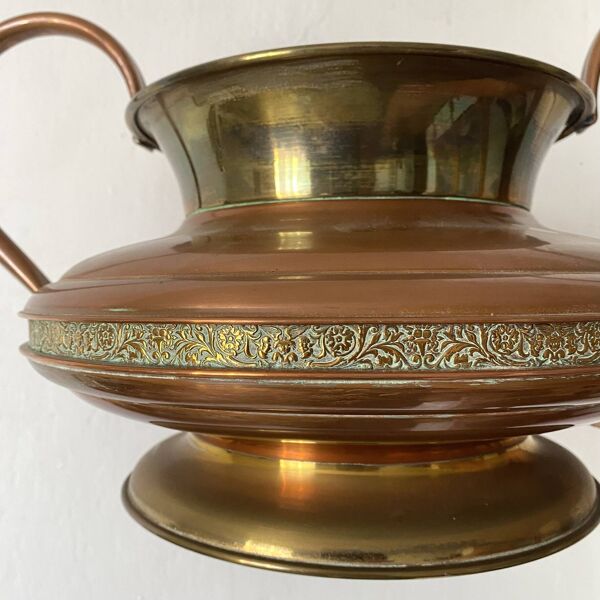 Grande amphore ou  jardinière vintage en cuivre et laiton