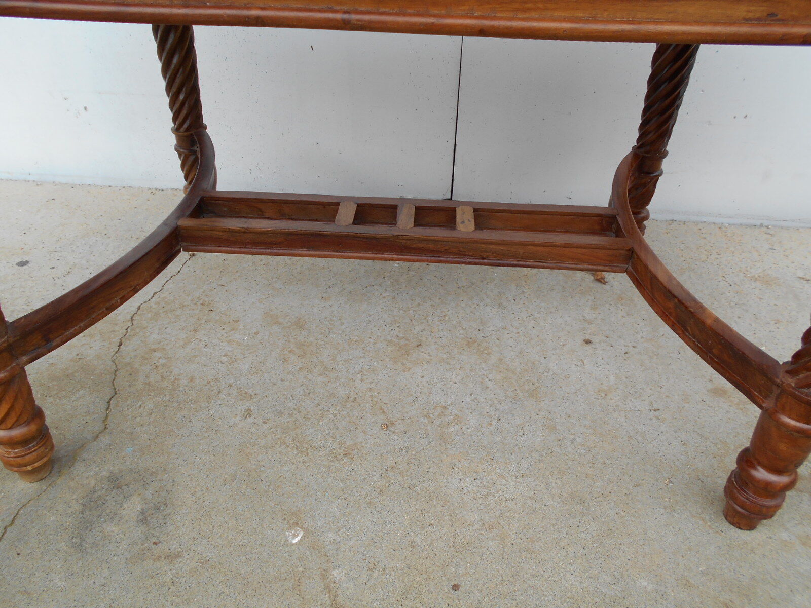 Oval table, integrated extension, in exotic wood