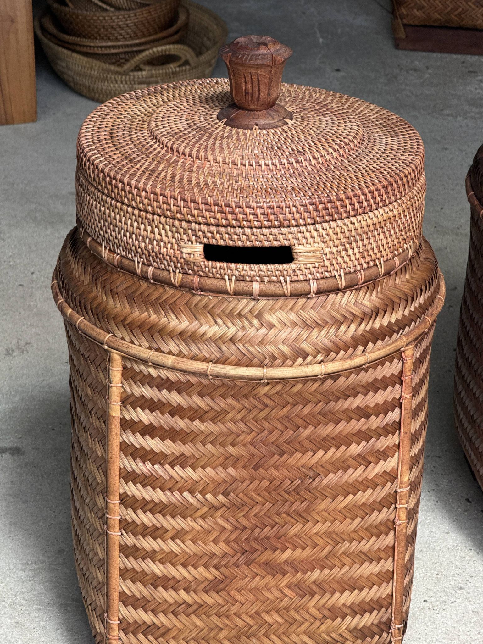 Large Indonesian wicker fishing basket with lid H65 D33