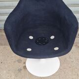 Tulip armchair by Eero Saarinen for Knoll