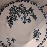 2 hollow iron earthenware plates